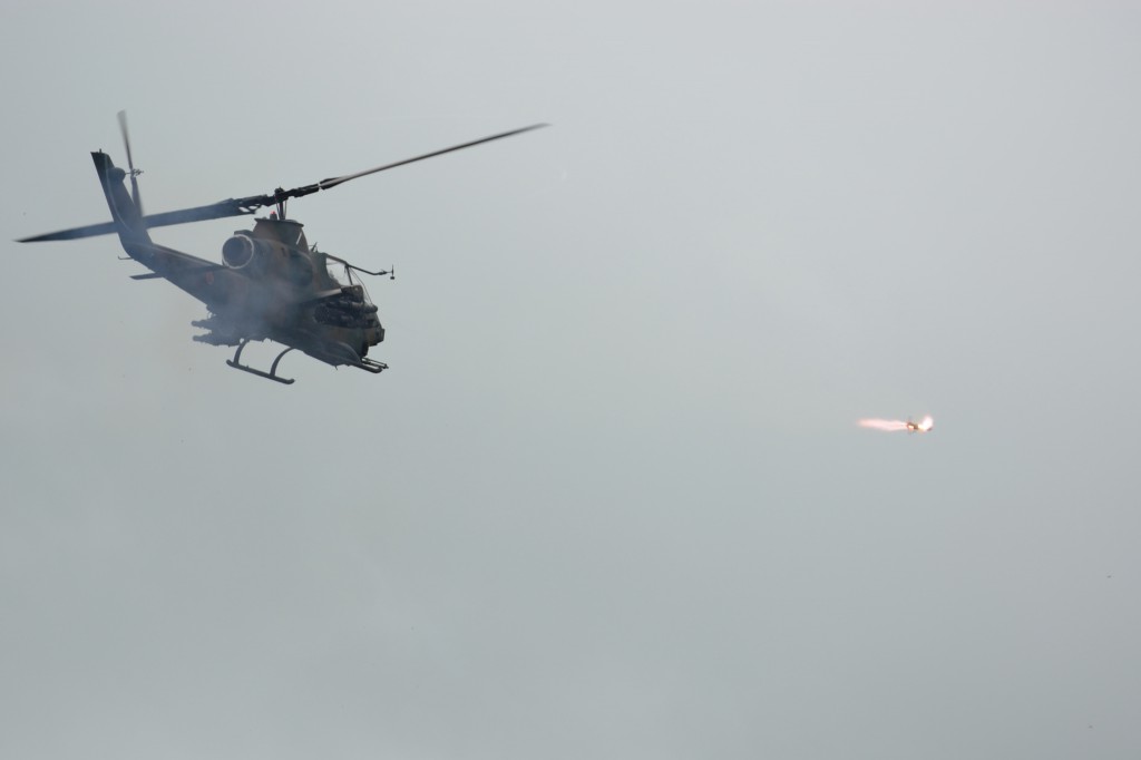 AH-1S コブラの射撃